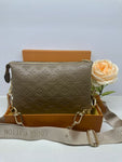 𝐋𝐕 Denim Crossbdy Bag With Chain