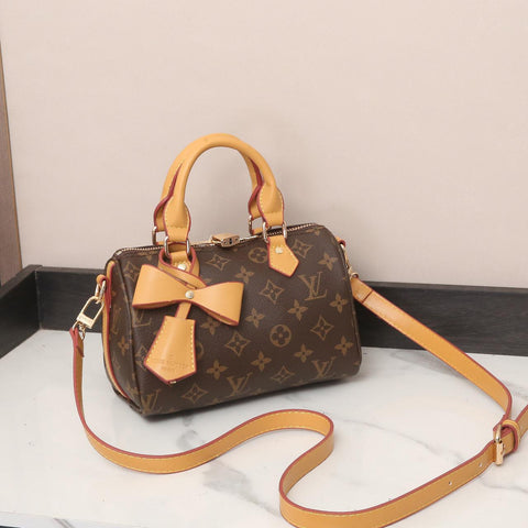 Speedy P9 Leather Bag By LV